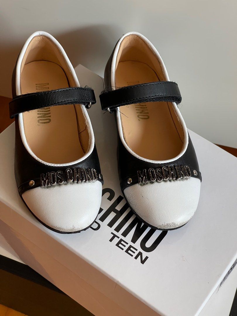 Moschino flats hot sale