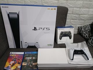 Ps5 disc ed 2 controllers and 2 games