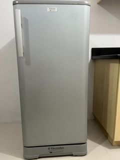 Refrigerator- Electrolux, White Westinghouse ERM 1700 Selling Low!!