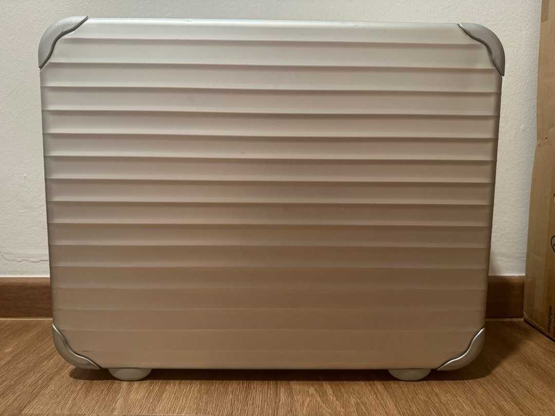 Rimowa topas attache 2025
