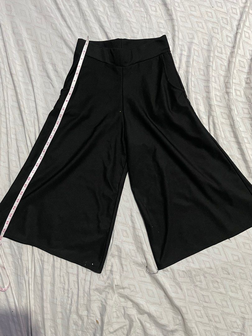 square pants thick fabric (Category: Other Bottoms) located in Paranaque City. Submitted by ClassPrettyApparel (Listing ID 1298620445, Image 1). Description: kapal ng fabric nito ganda ng fit di na kasya sakin :(.