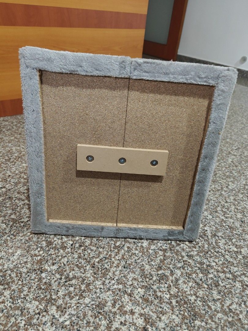 Sturdy cat post (Category: Homes & Other Pet Accessories) located in Singapore. Submitted by currysucks (Listing ID 1298549813, Image 3). Description: Selling as my 2 cats don like the cat post..