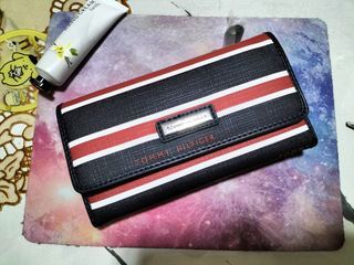 Tommy Hilfiger trifold long wallet