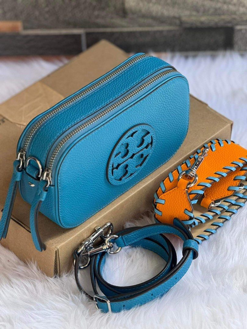 Tory Burch Cambag Double Zip Crossbody (Category: Cross-body Bags) located in Mandaluyong City. Submitted by stuffnmore (Listing ID 1298554573, Image 2). Description: Tory cambag double zip crossbody Pinas onhand Comes with 2 detachable strap Can fit promax No inclusion Guaranteed original and new Approx dimension 7 1/2” (L) x 4 1/2” (H) x 2 1/4” (W).