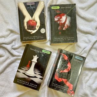Twilight Saga Series Book Set (4 books)