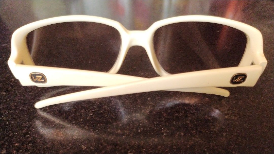 VON ZIPPER WHITE TRIBECCA SUNGLASSES (Category: Sunglasses & Eyewear) located in Bacoor. Submitted by anag729 (Listing ID 1298525671, Image 3). Description: ✅Pre-owned ✅w/o a case ✅lenses have some scratches ✅made in Italy.