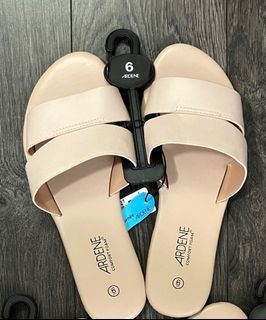 Women’s Beige Slides Size 6