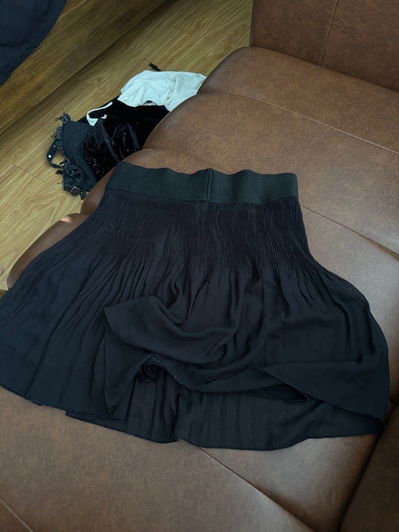 Skirt Zara (Category: Skirts) located in Makati City. Submitted by nicolelabarette (Listing ID 1298471737, Image 3). Description: .