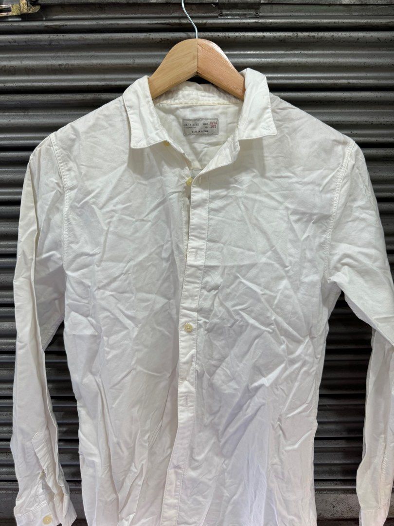 Zara Boys White Longsleeves (Category: Tshirts & Polo Shirts ) located in Pasig City. Submitted by _shopbranded (Listing ID 1298558589, Image 1). Description: size 13-14 needs wash.