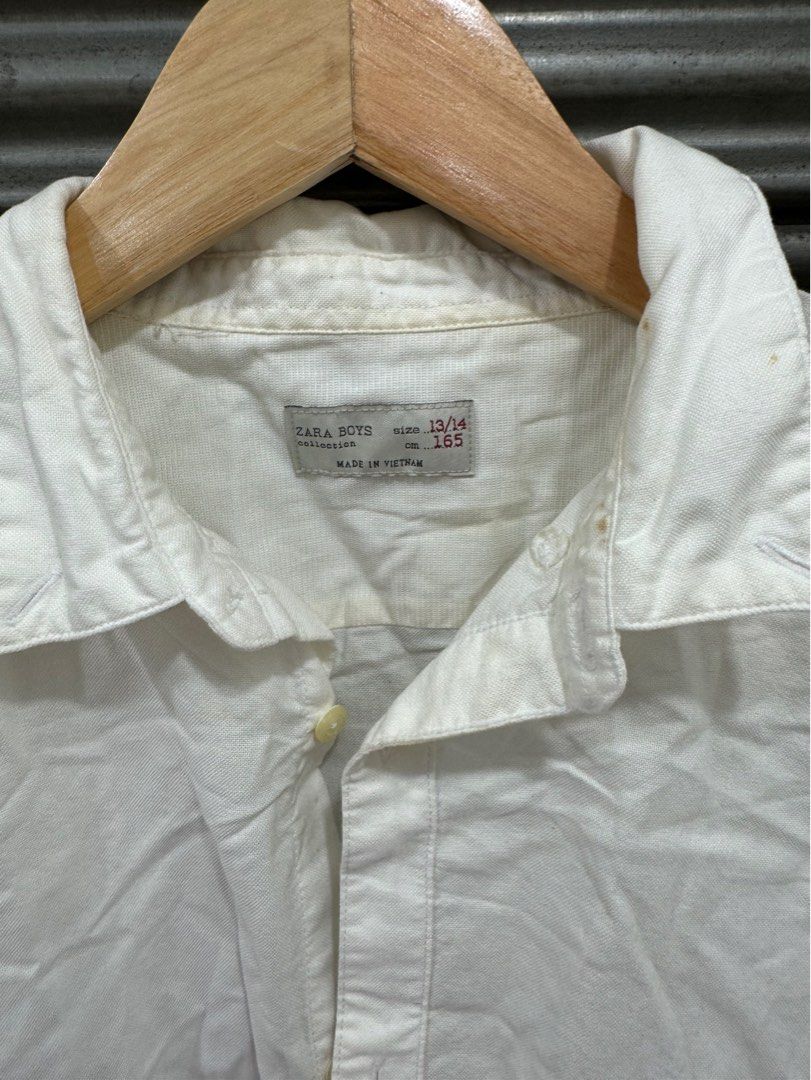 Zara Boys White Longsleeves (Category: Tshirts & Polo Shirts ) located in Pasig City. Submitted by _shopbranded (Listing ID 1298558589, Image 2). Description: size 13-14 needs wash.