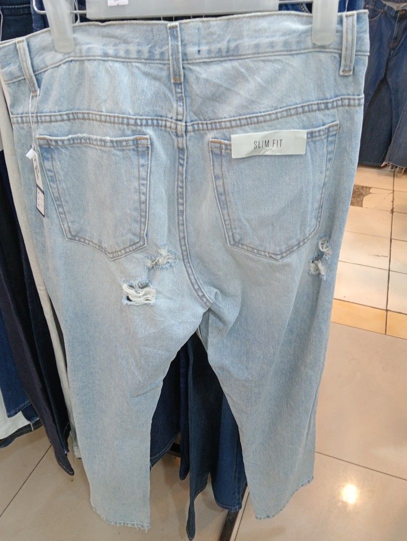 Zara Man jeans ripped, Fesyen Pria, Pakaian , Bawahan di Carousell
