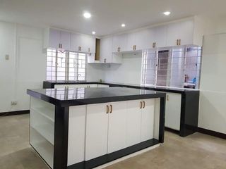 Newly Renovated 4BR 3TB Townhouse with Parking In Kapitolyo, Pasig City
