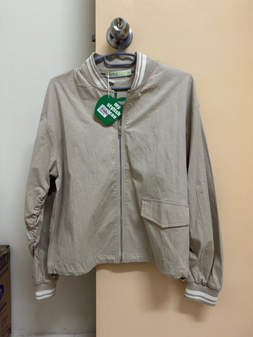 Applemints Jacket (Category: Coats, Jackets and Outerwear) located in Putrajaya. Submitted by yymin (Listing ID 1298768168, Image 1). Description: New With Tag Original price is RM99.