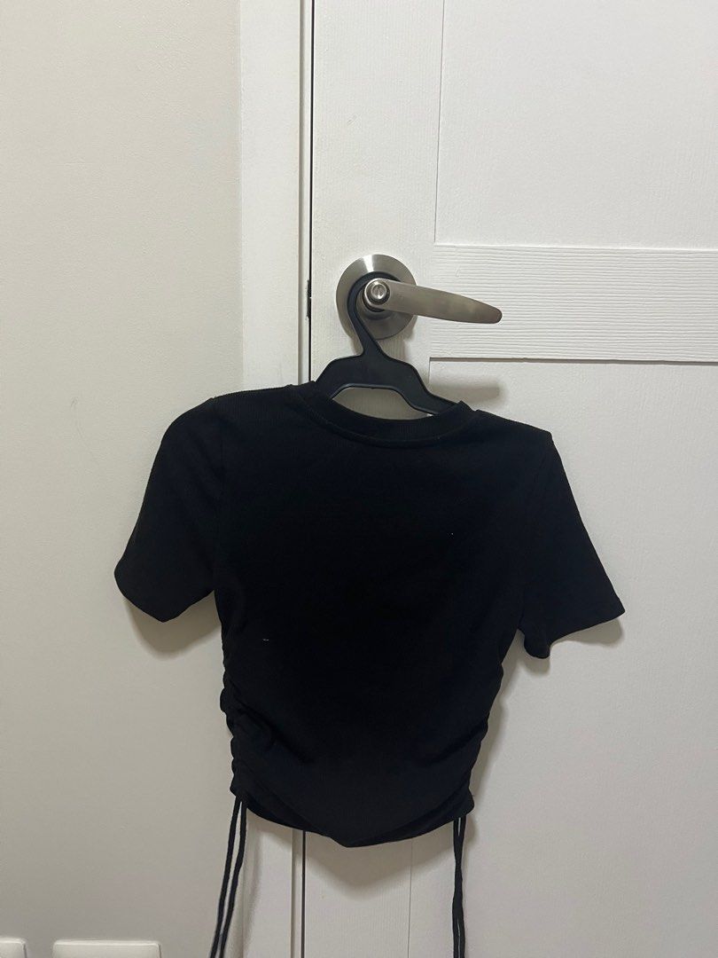 AUTH ZARA Black Ribbed Side Tie Ruched Top (Category: Shirts) located in Quezon City. Submitted by notliese (Listing ID 1298766195, Image 2). Description: AUTHENTIC ZARA Can PM me for more photos or when worn. 📍 QC 📦 Flash Express / Same day delivery within Metro Manila.