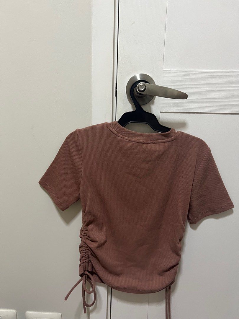 AUTH ZARA Blush Ribbed Side Tie Ruched Top (Category: Shirts) located in Quezon City. Submitted by notliese (Listing ID 1298766624, Image 2). Description: AUTHENTIC ZARA Can PM me for more photos or when worn. 📍 QC 📦 Flash Express / Same day delivery within Metro Manila.
