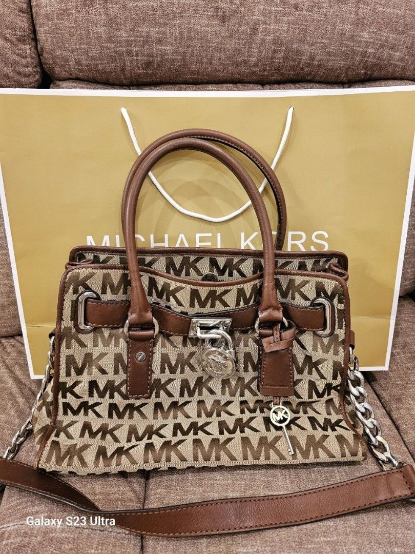 Authentic MK Handbag (Category: Luxury Bags & Wallets) located in Paranaque City. Submitted by preloveditems8888 (Listing ID 1298718991, Image 1). Description: Authentic MK Handbag Bought in US No damages/rubs or issues Pls check photos Pick up via lalamove or grabexpress to be shouldered by the buyer.