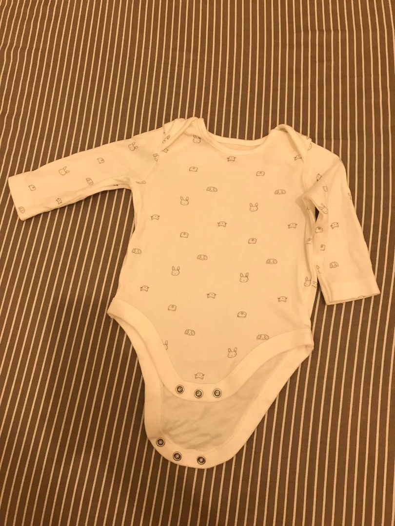 Baby long sleeves (3-6 months old) (Category: Babies & Kids Fashion) located in Las Pinas. Submitted by bentamoko (Listing ID 1298667255, Image 1). Description: Used with care. Flaws, if any, are barely noticeable..
