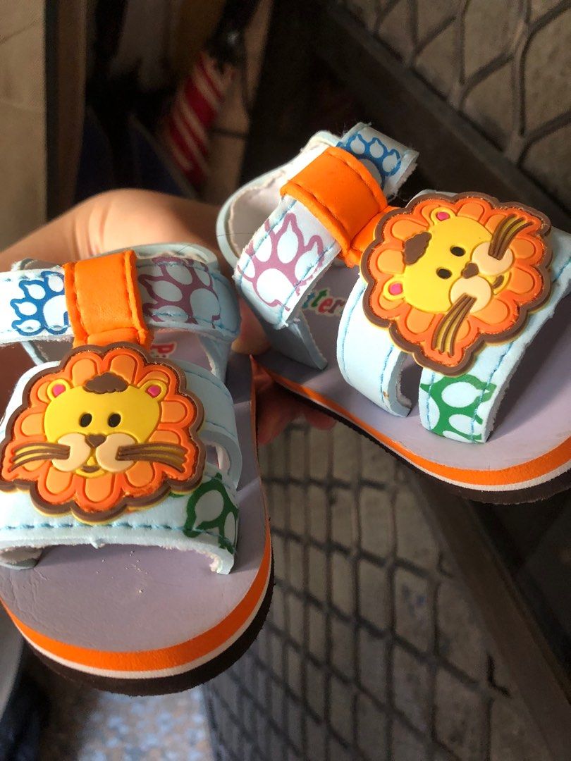 Baby sandal (Category: Babies & Kids Fashion) located in Cavite. Submitted by tinythreads_byamari (Listing ID 1298665818, Image 1). Description: Pitter-pat brand Rfs: small size dina kasya..