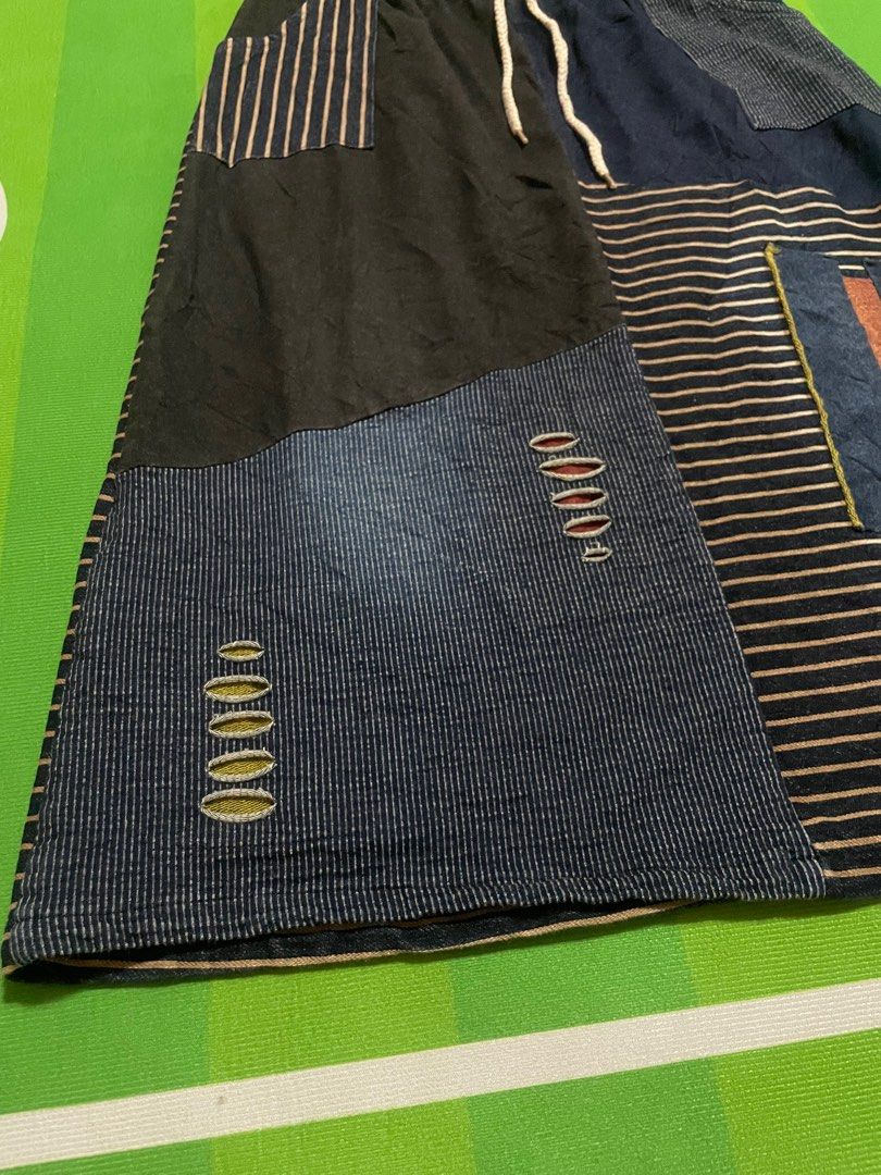 Bundle Patchwork Skirt (Category: Skirts) located in Kota Bharu. Submitted by Bundle_RangerRock (Listing ID 1298783686, Image 3). Description: Ukuran manual : Pinggang - 28 hingga 40 inci Labuh - 30 inci Item bundle , material berkualiti Detail rujuk gambar Condition cemerlang Getah pinggang kemas Warna cantik.