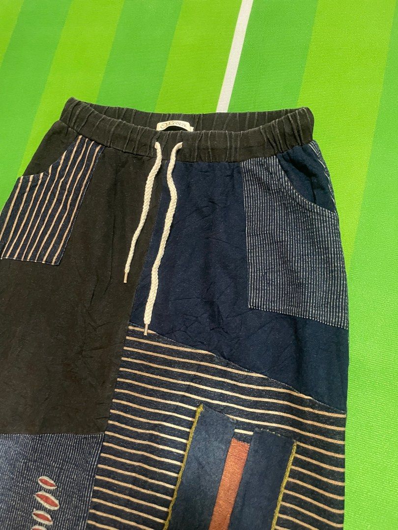 Bundle Patchwork Skirt (Category: Skirts) located in Kota Bharu. Submitted by Bundle_RangerRock (Listing ID 1298783686, Image 2). Description: Ukuran manual : Pinggang - 28 hingga 40 inci Labuh - 30 inci Item bundle , material berkualiti Detail rujuk gambar Condition cemerlang Getah pinggang kemas Warna cantik.