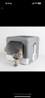 Cat litterbox with cover