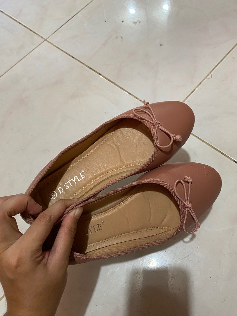 Coquette Pink Ballet Flats Sandals (Category: Flats & Sandals) located in Cainta. Submitted by div.declutters (Listing ID 1298684077, Image 3). Description: actual pictures! 🎀 wore once (in the pictures) Size 37 NO BOX! price still negotiable! can do meet ups in lrt legarda, lrt marikina, starbucks sierra valley, sta lucia .