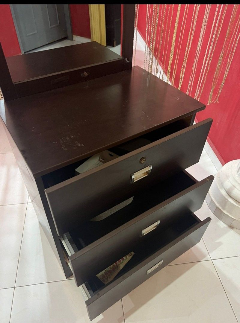 Dressing Table (Category: Shelves, Cabinets & Racks) located in Singapore. Submitted by sdevi3205 (Listing ID 1298669512, Image 3). Description: lightly used look quite new and selling for cheap price.