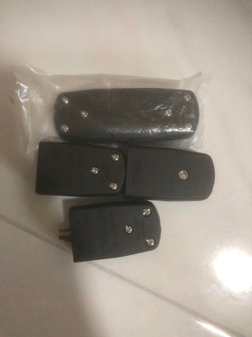Electrical plug (Category: Electrical, Adaptors & Sockets) located in Singapore. Submitted by rayrix123 (Listing ID 1298697624, Image 10). Description: $5 each Fixed price Non negotiable Feel free to message me for any enquiries. 😊.