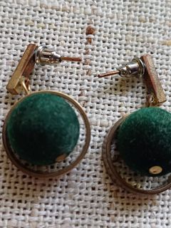 Emerald Green Round Drop Earrings in Gold
