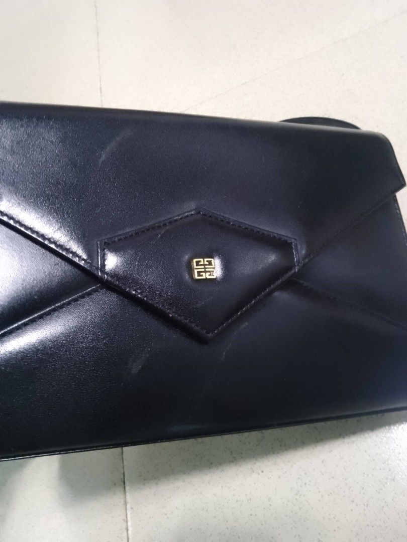 GIVENCHY SACS EVENING BAG (Category: Luxury Bags & Wallets) located in Bulacan. Submitted by rrthrifts (Listing ID 1298700194, Image 2). Description: RANK B SIZE SMALL TO MED SEE PIC DETAILS FOR ISSUE ONLY INSIDE / STILL PRESENTABLE WHEN WORN 999PHP PLUS SHIPPING FEE ONLY.