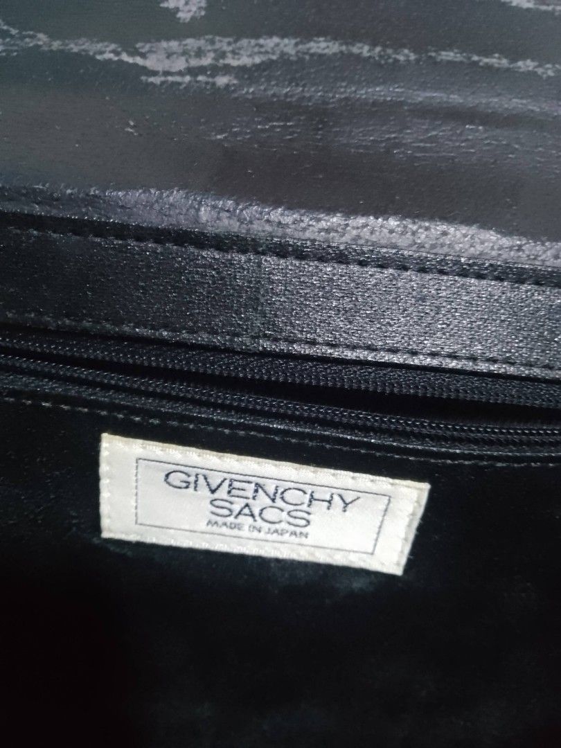 GIVENCHY SACS EVENING BAG (Category: Luxury Bags & Wallets) located in Bulacan. Submitted by rrthrifts (Listing ID 1298700194, Image 3). Description: RANK B SIZE SMALL TO MED SEE PIC DETAILS FOR ISSUE ONLY INSIDE / STILL PRESENTABLE WHEN WORN 999PHP PLUS SHIPPING FEE ONLY.
