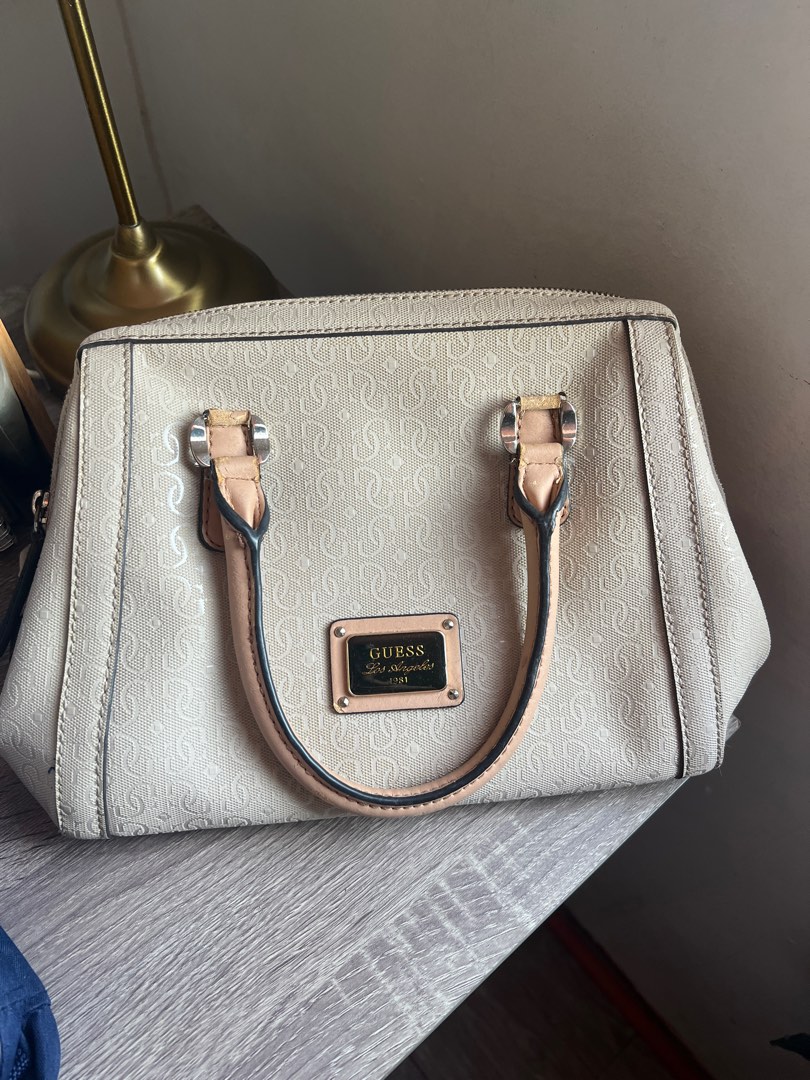 GUESS Hand Bag los angeles 1981 Women s Fashion Bags Wallets Purses Pouches on Carousell