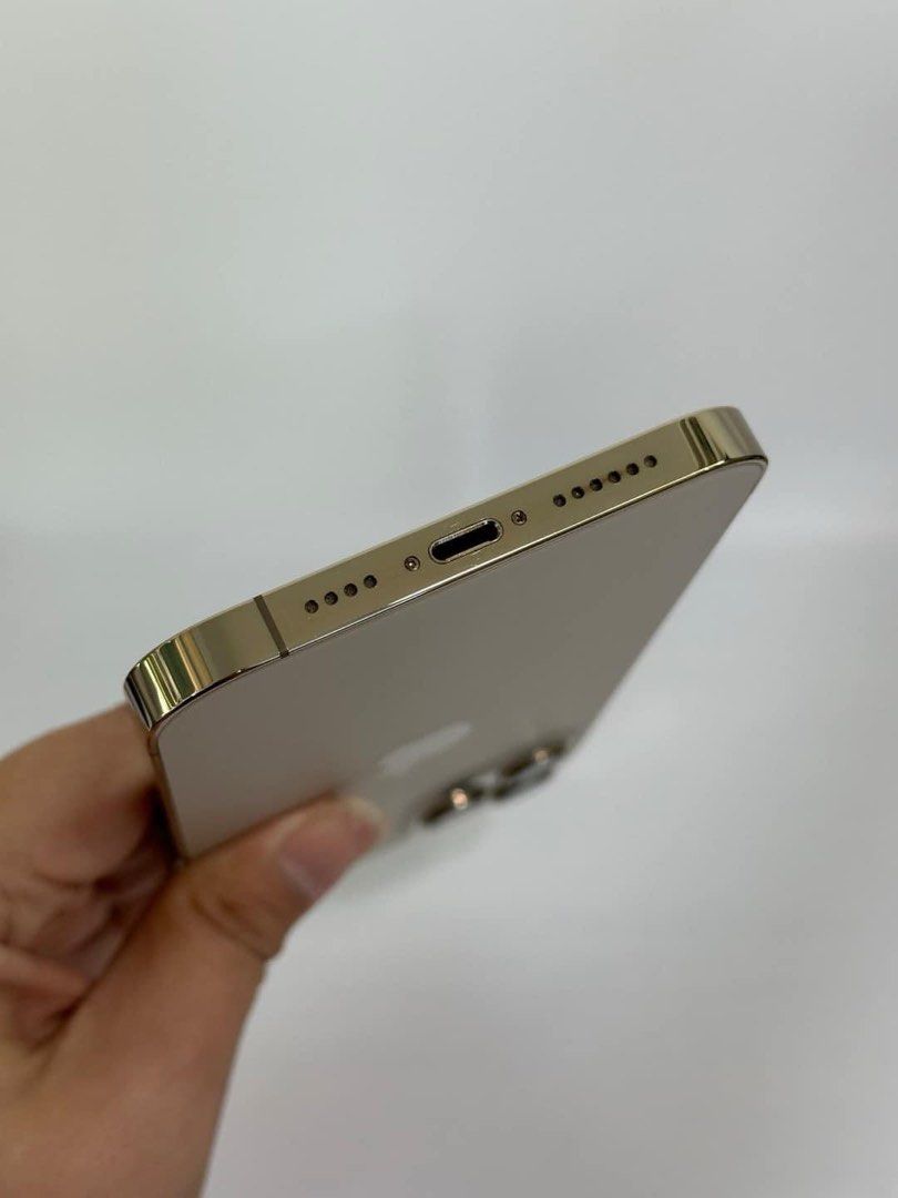 iPhone 12Promax 256gb (Category: iPhone 12 Series) located in Manila. Submitted by TekiCashGadgetsph (Listing ID 1298681367, Image 3). Description: (FU) Open-line, any sim working (worldwide) - Guaranteed original iPhone not fake/copy accessories with box Secondhand Good as new not abused! Presentable •Original Lcd • no issue hidden issues • no apple id / iCloud id • Good batthealth • Good cam front/back • Good Performance • Good face id • Good u