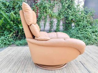 Karimoku Lounge Swivel Chair 37”L x 33”W x 16”SH  Swivel Leather seat In good condition