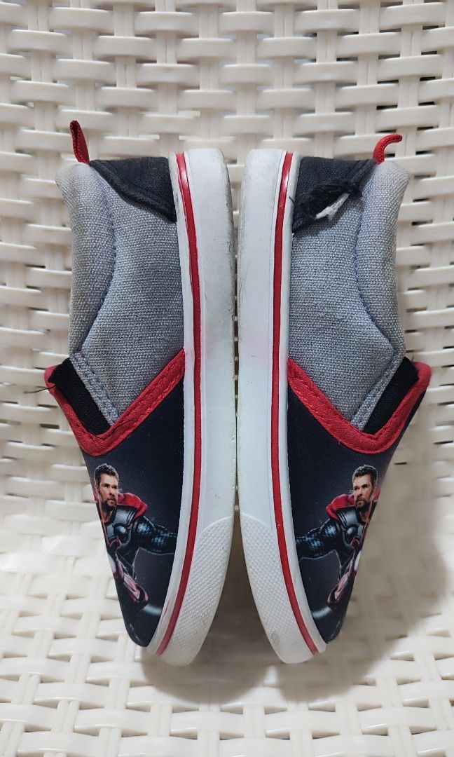Kids Slip on shoes - Marvel design (Category: Babies & Kids Fashion) located in Quezon City. Submitted by thezzzagm (Listing ID 1298776491, Image 3). Description: Kids Slip on shoes - Marvel design ✔️Size: 28 EUR ✔️Price: P300 ✔️RFS: Decluttering (maliit na) ✔️Color: Gray, red, black 📍SM FAIRVIEW.
