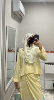 (Category: ) located in . Submitted by wewear.vintages (Listing ID 1298789647, Image 1). Description: .