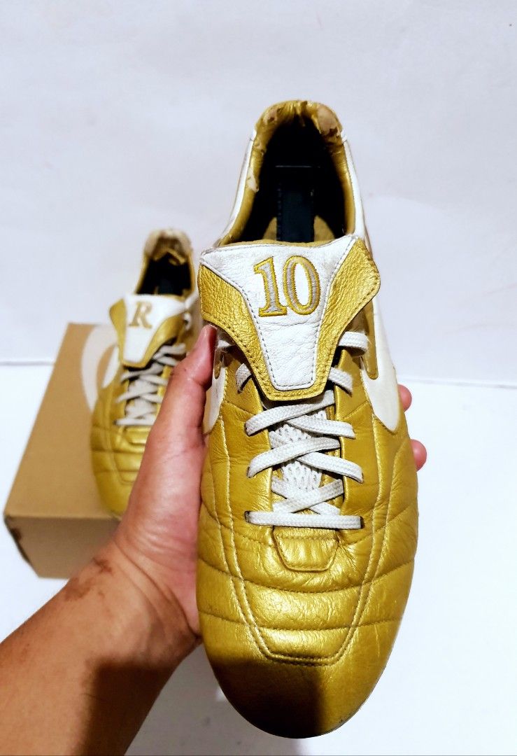 ronaldinho 10 boots