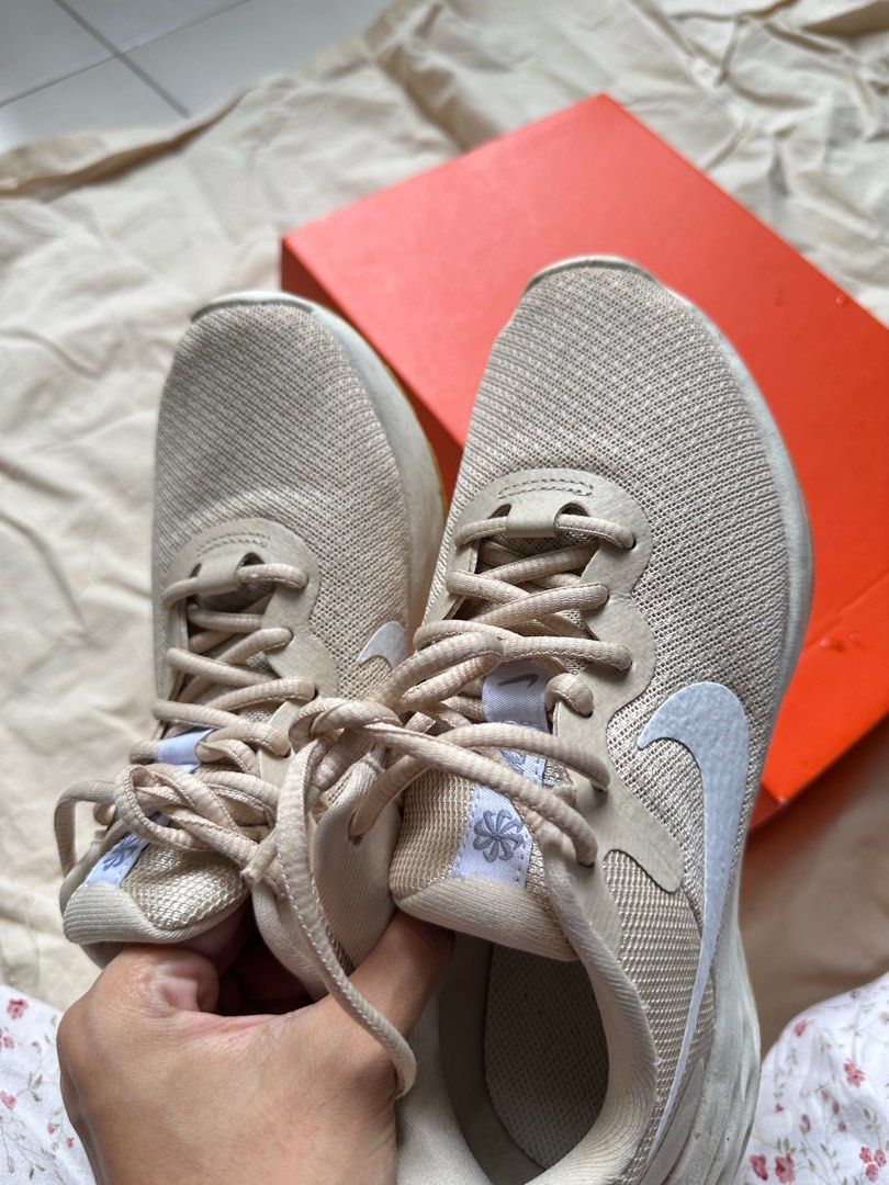 womens nike trainers nude