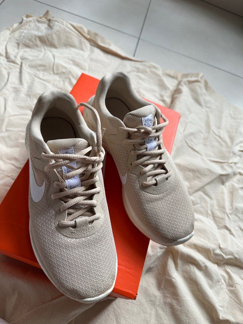 womens nike trainers nude