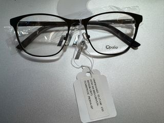 Opalia eyeglass