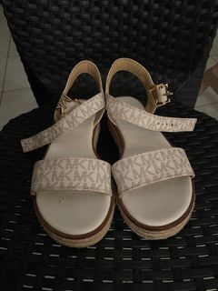 (Category: ) located in . Submitted by AndengsBotique (Listing ID 1298755793, Image 1). Description: .