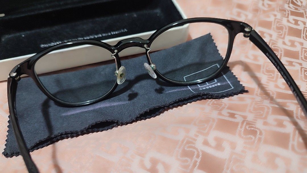Owndays AIR Ultem Glasses (Category: Sunglasses & Eyewear) located in Quezon City. Submitted by thezzzagm (Listing ID 1298776742, Image 1). Description: Owndays AIR Ultem Glasses (Replaceable lens) *ultra-flexible material & unlikely to break even when bent Orig price: P4,990.00.