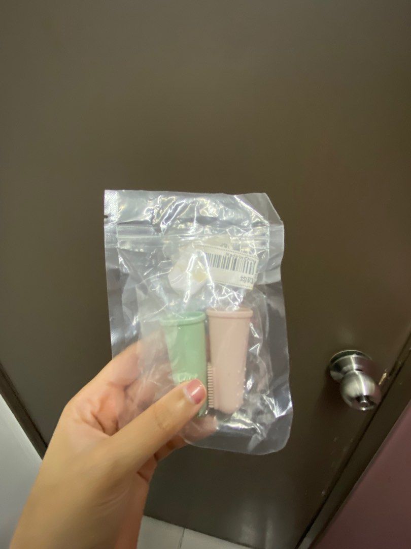 Pet Needs (Category: Homes & Other Pet Accessories) located in Puchong. Submitted by efque (Listing ID 1298692953, Image 1). Description: Toothbrush and harness for pets.