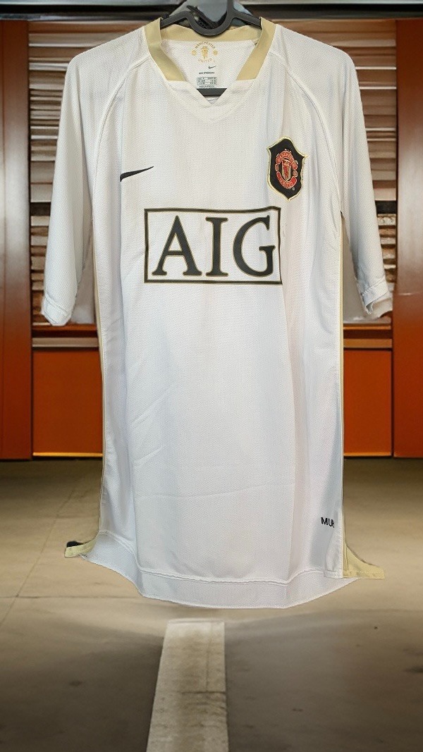 Pre loved Manchester United Nike AIG Jersey Men s Fashion Activewear on Carousell