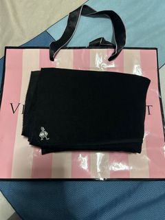 (Category: ) located in . Submitted by deluna_wardrobe (Listing ID 1298729605, Image 1). Description: .