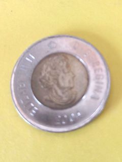 ST50: CAnada 2 Dollar coin Queen Elizabeth II .  Circa 2004