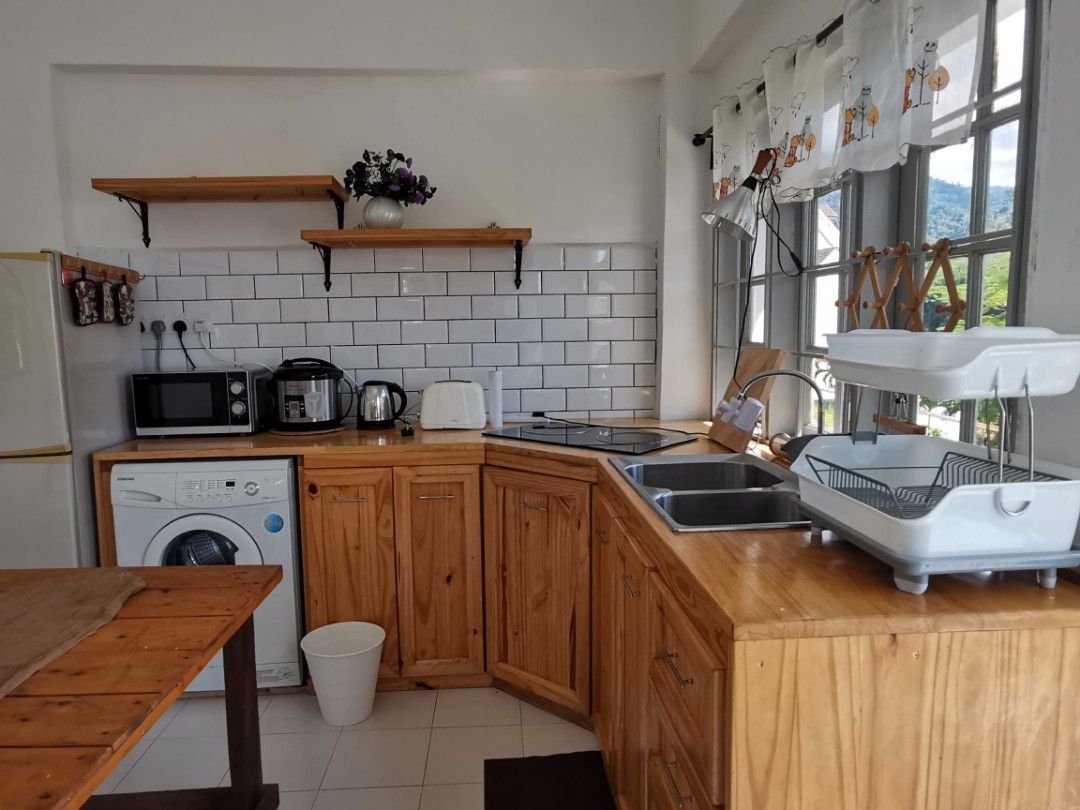 Studio unit (Category: Property Rentals) located in Kuala Lumpur. Submitted by clickclockclark (Listing ID 1298707630, Image 3). Description: Studio unit Fully furnished RM 180 Closed to Genting Premier outlet, Colmar Berjaya Hill, Janda Baik, Bentong, and Bkt Tinggi Town. Cozy and a lot of privatecy.