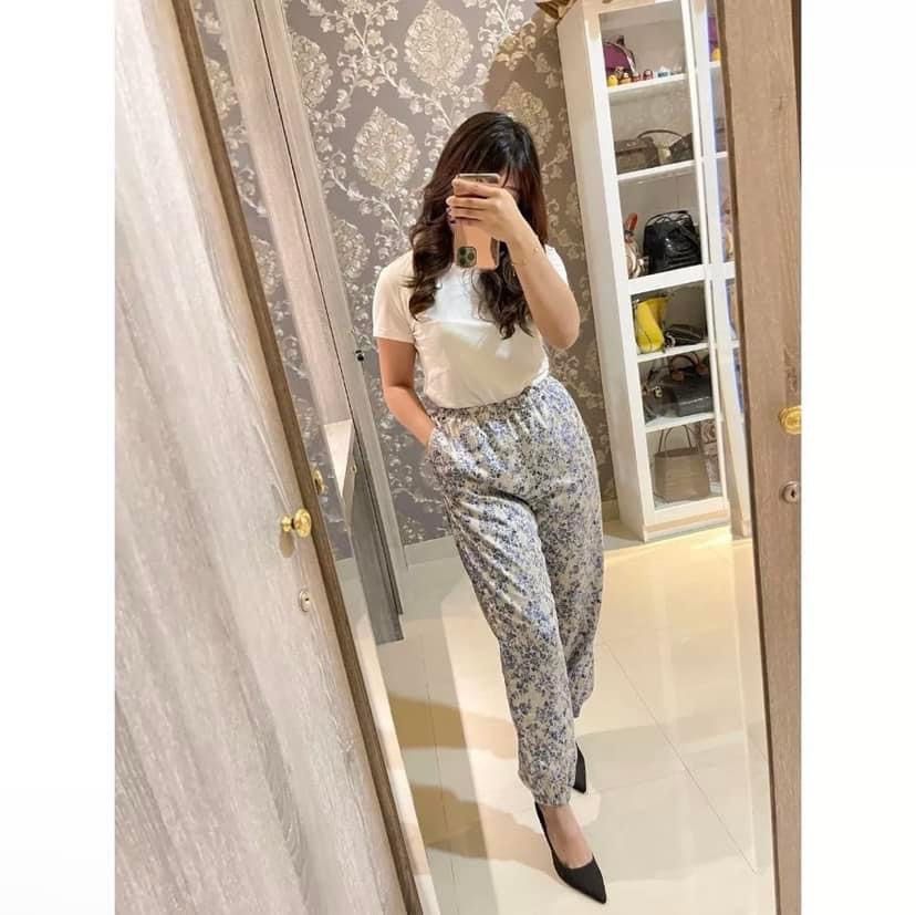 Uniqlo Drape Satin Jogger Pants Women s Fashion Bottoms Other Bottoms on Carousell