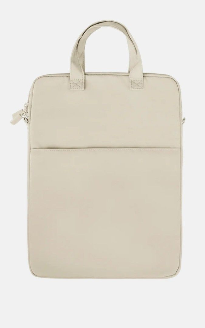 UTILITY LAPTOP BAG (Category: Laptop Bags & Sleeves) located in Quezon City. Submitted by finds_stuff (Listing ID 1298643115, Image 3). Description: Color:oat Bought in Singapore Can fit 14" laptop.
