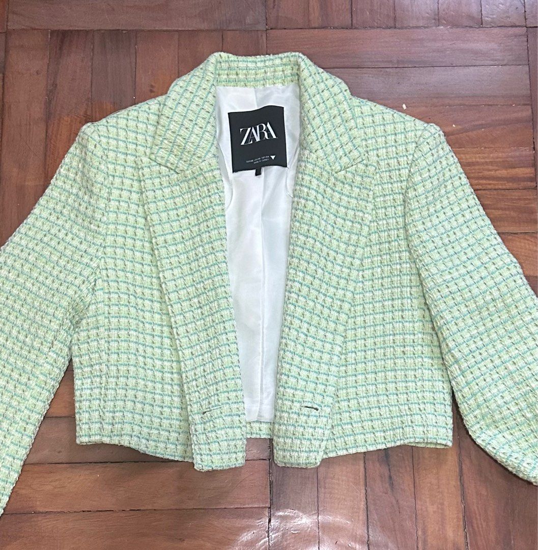 Zara Tweed Cropped Blazer (Category: Coats, Jackets and Outerwear) located in Quezon City. Submitted by steph_21 (Listing ID 1298644226, Image 3). Description: Brand new Unused Flaws: 1 missing button.